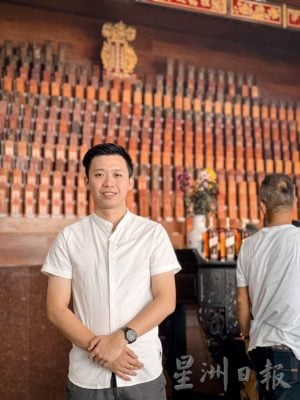 **已签发**柔封面【特稿】往生钱变花束 贡品送到墓园 现代清明节不一样
