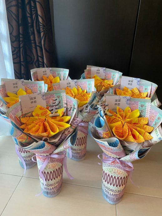 **已签发**柔封面【特稿】往生钱变花束 贡品送到墓园 现代清明节不一样