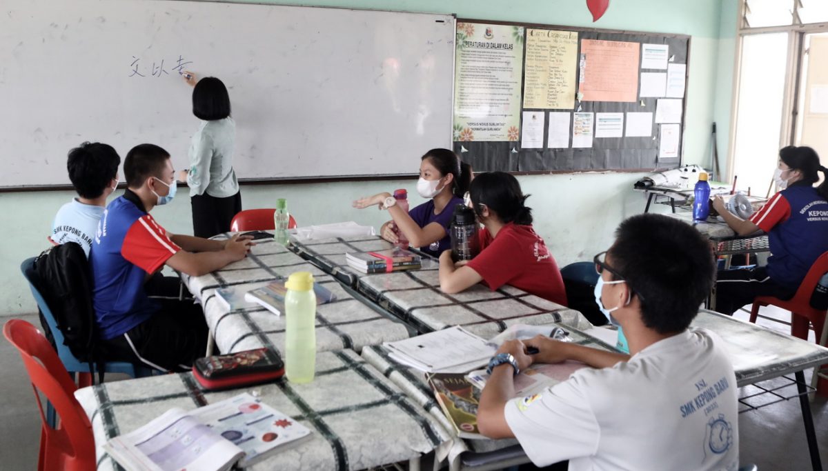 *已签发*柔:封面【特稿】昔县6所中学共缺11名中文教师,3年内再有7名教师退休