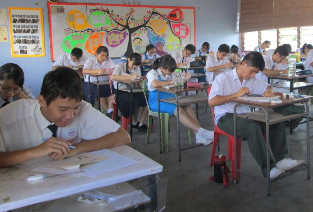 *已签发*柔:封面【特稿】昔县6所中学共缺11名中文教师,3年内再有7名教师退休