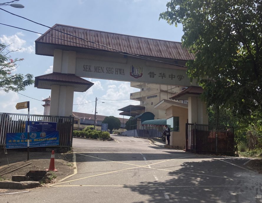 *已签发*柔:封面【特稿】昔县6所中学共缺11名中文教师,3年内再有7名教师退休