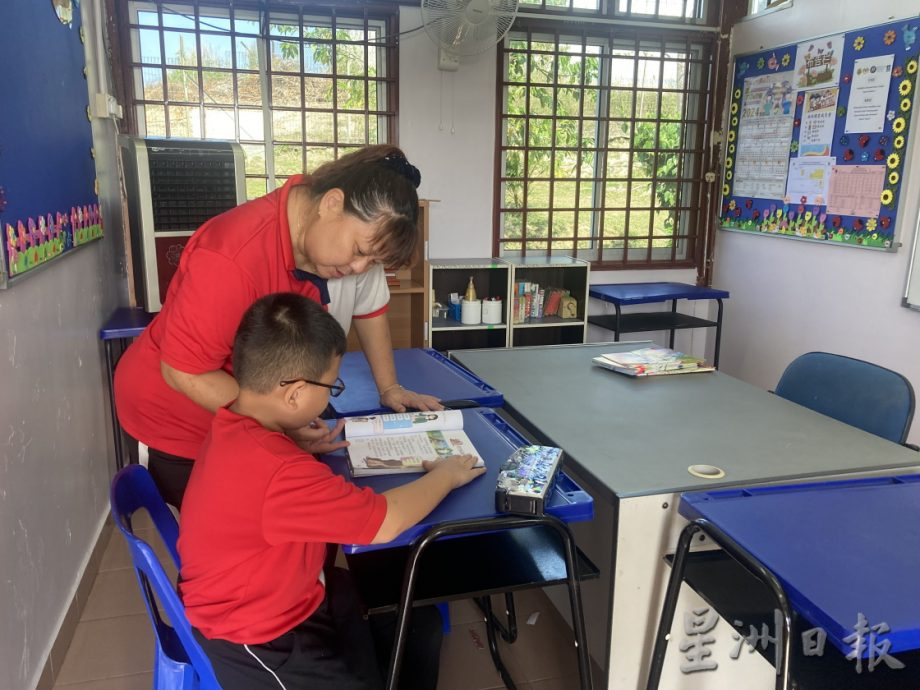 **已签发**柔：教育版头条：昔中央华小零新生，全校剩2分读五年级和六年级生