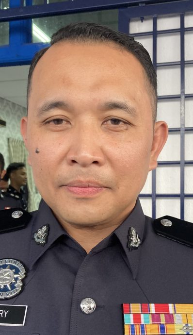 **已签发**柔:清真寺祈祷司在主持祈祷仪式时跌倒撞及讲坛木,心脏功能衰竭逝世