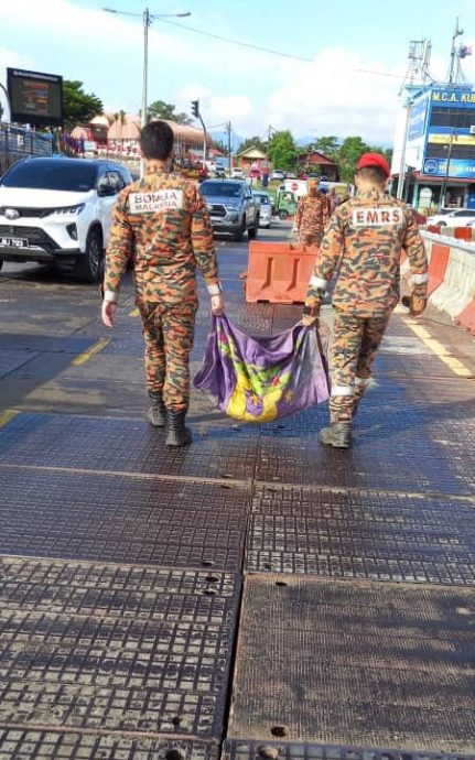 *已签发*柔:疑油槽车溢油至路面,逾3摩托车滑倒