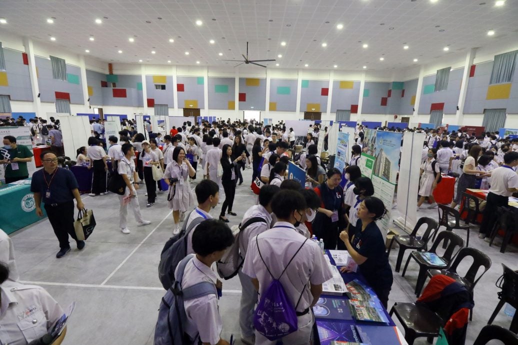 **已签发**(教育版头)柔:宽中至达城分校中国教育展 吸引逾1700位学生观展
