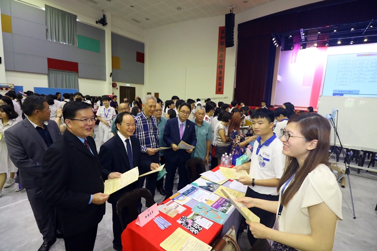 **已签发**(教育版头)柔:宽中至达城分校中国教育展 吸引逾1700位学生观展