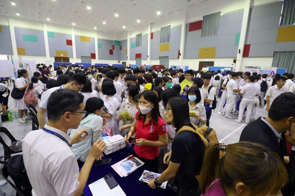 **已签发**(教育版头)柔:宽中至达城分校中国教育展 吸引逾1700位学生观展