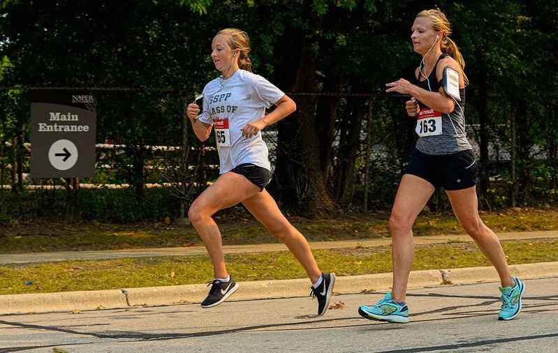 带妆运动成趋势 研究吁运动时别化妆:恐增痘痘风险、皮肤更乾燥