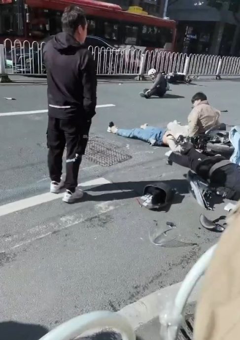 广州房车闹市乱冲撞 11人伤 司机被捕