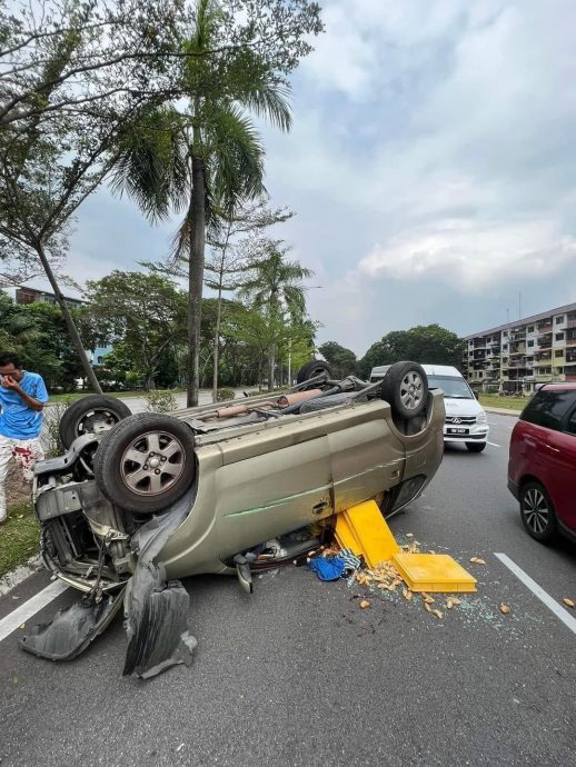 开档路上遇车祸 糕点洒满地心血全没了！