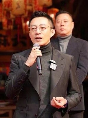 张兰挺准媳妇暗酸大S 直播间再现求婚