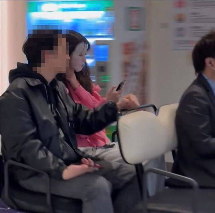 张员瑛被同机乘客问“你是谁” 本尊直接输入IG帐号羡煞粉丝