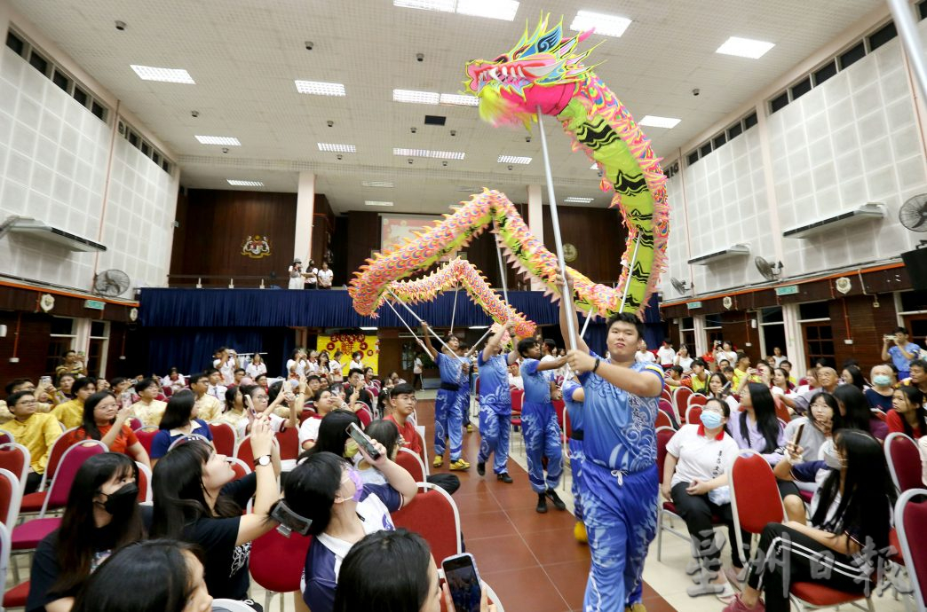 怡师范学院中文组《龙韵·贺新禧》 新春晚会传承中华文化