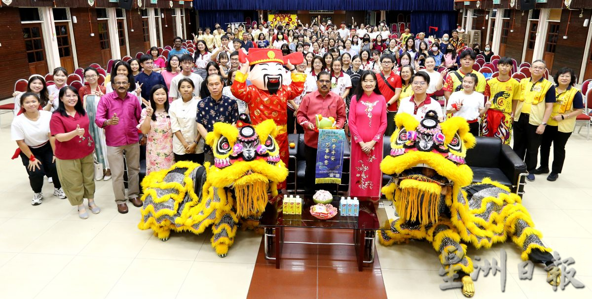 怡师范学院中文组《龙韵·贺新禧》 新春晚会传承中华文化