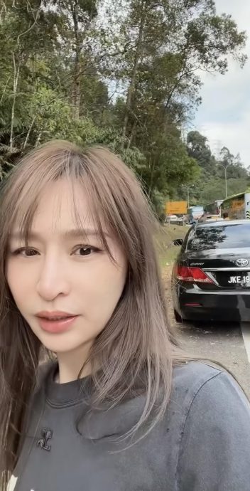 抵马困车龙逾半小时 王心凌惊呼：路边停车场