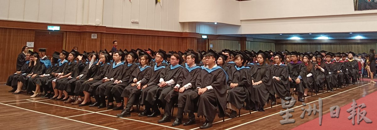 拉曼理工大学霹分校 223学生毕业步入新篇章