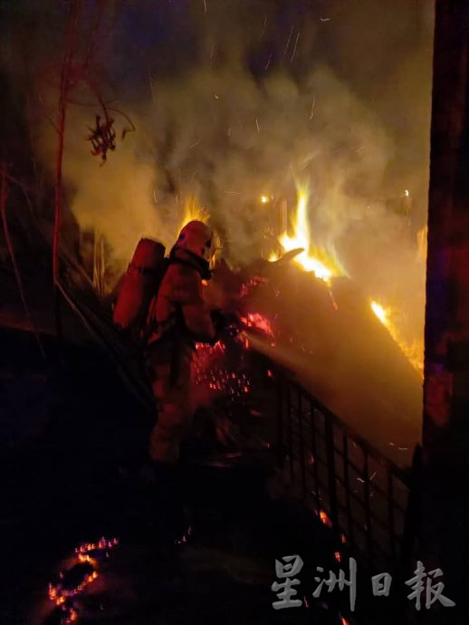 拉湾古打鱼塘  仓库起火毁80%