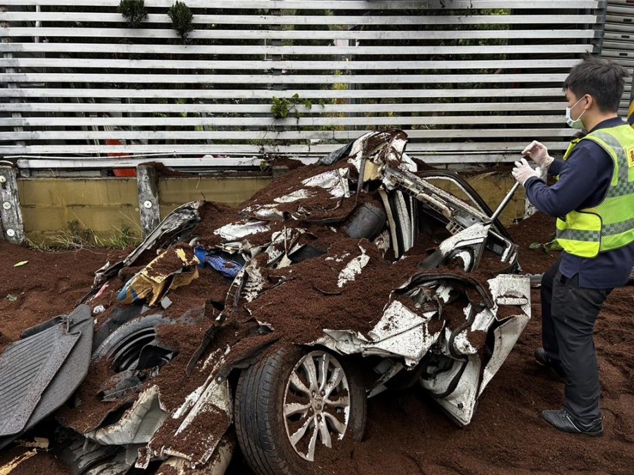 拖格罗里侧翻压毁休旅车 母送儿补习遇死神命垂危