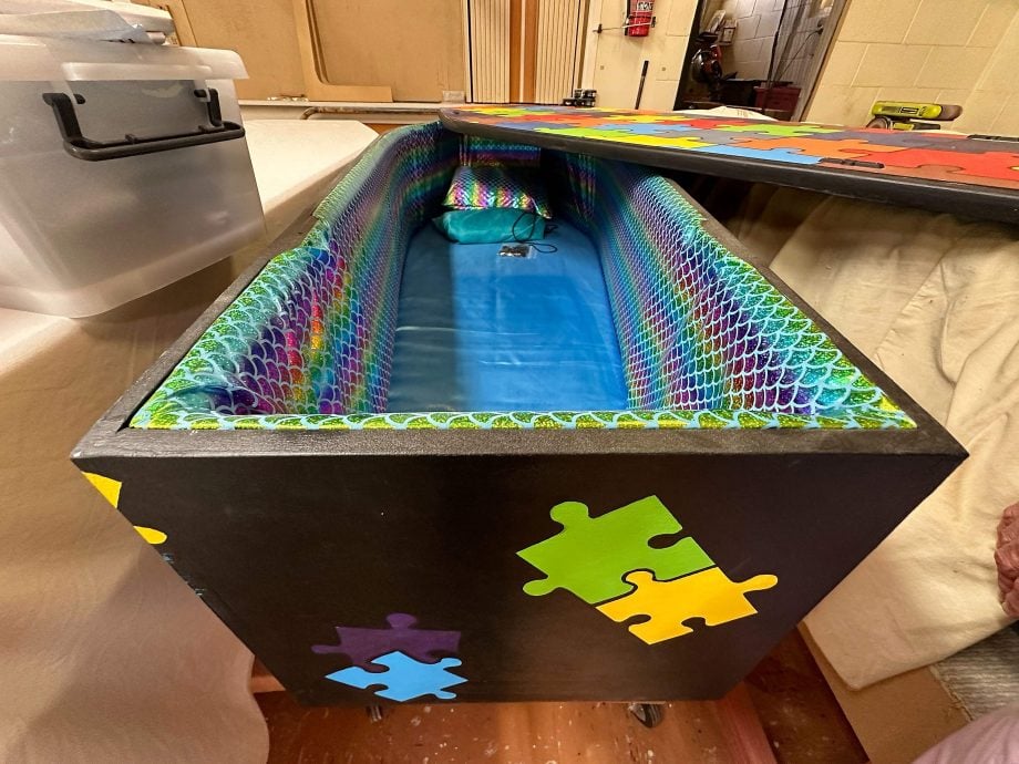 拼盘 边喝茶边打趣死亡 纽西兰老人DIY棺材 笑看人生终点