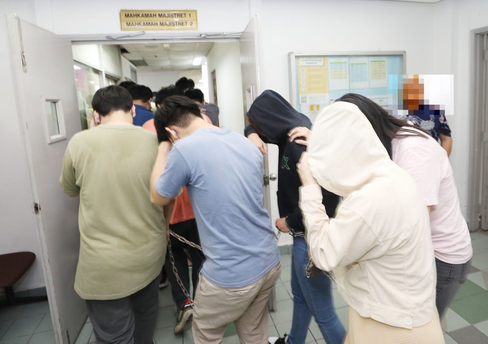 挂名“科技公司”网赌集团 61人被控不认罪