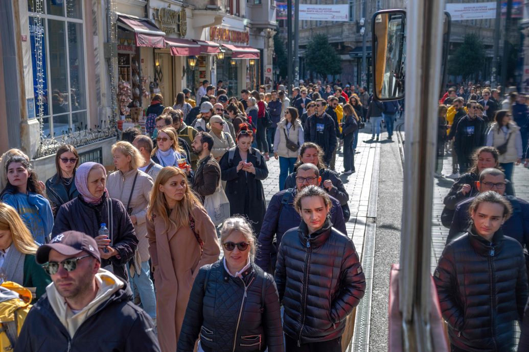 普汀抗议声中以88%得票胜选 多地选民抗议