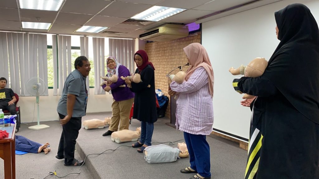 亚航基金会与社企合作推广女性赋权