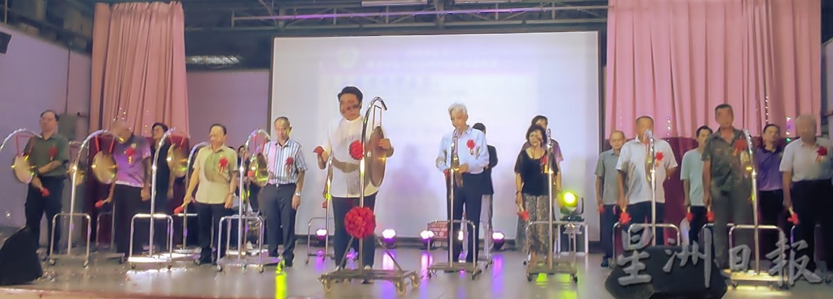 李永福:购21台智能白板 钟民设精明课室利教学