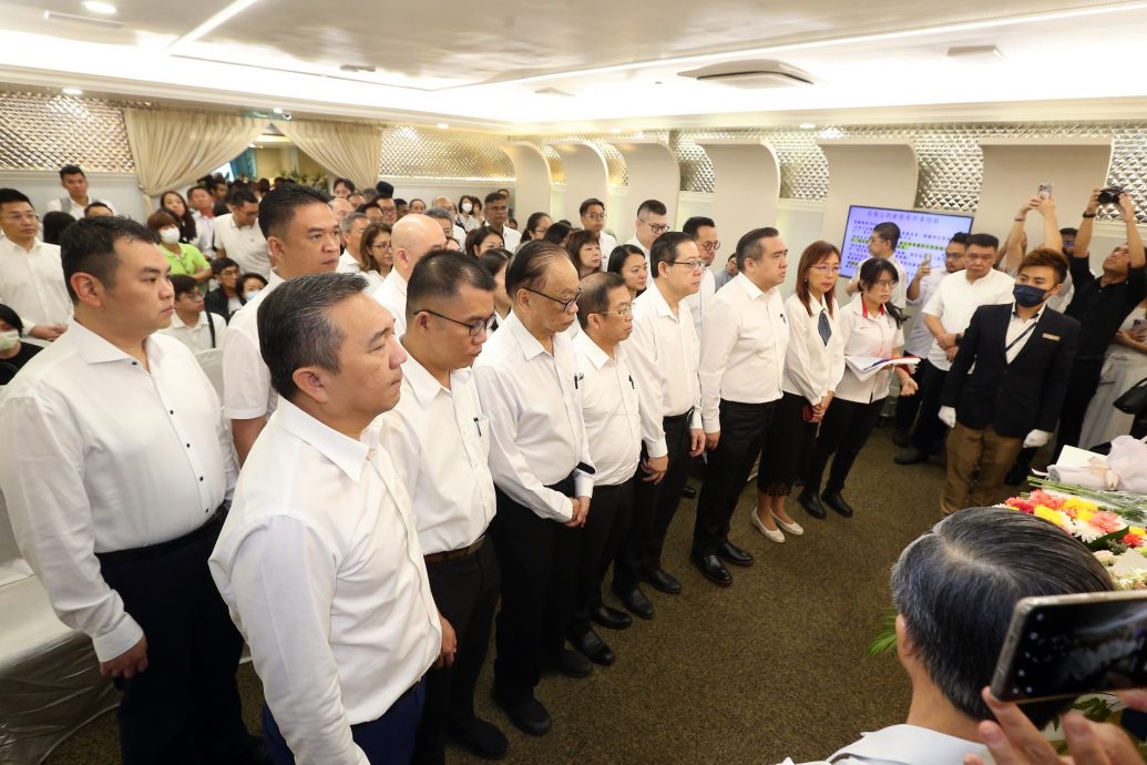 李继香逝世 | 火箭领袖党员选民亲友等 500人送李继香最后一程