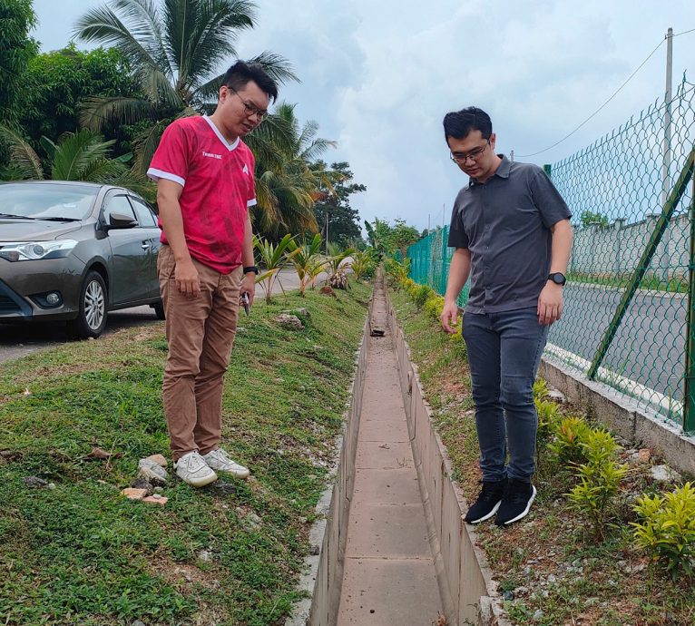 柔: 17岁侏儒掉沟被卷走案 目睹侏儒被大水冲走 朋友害怕未求救