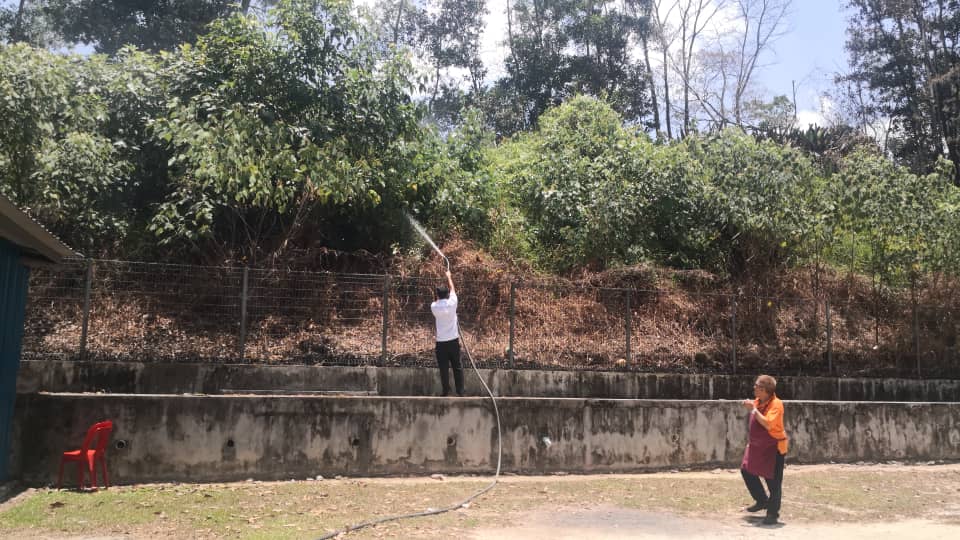 柔: 巴西古当大道旁现林火 险烧及柔佛再也华小草场