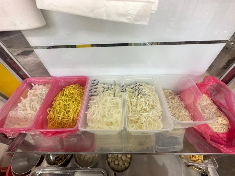 柔:【食客指路】(3月19日刊):清甜汤头+鲜嫩肉片+粉面搭配,沙巴美食生肉面峇株飘香