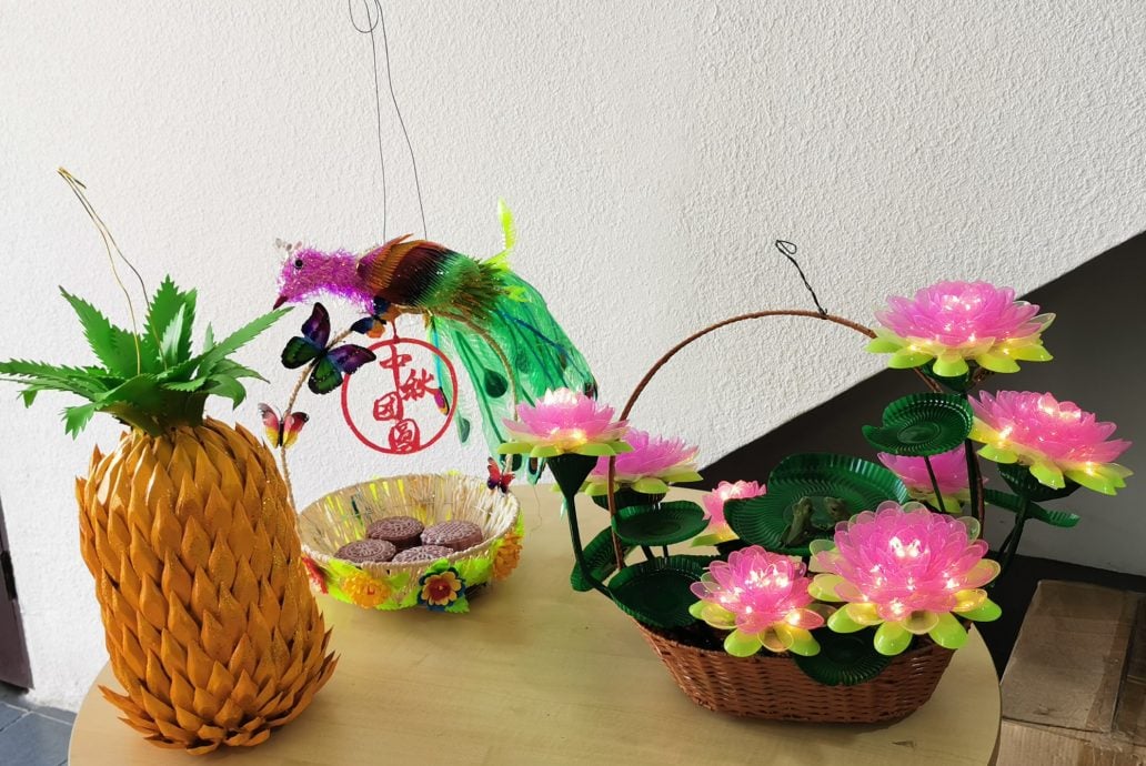 柔:今日面谱(3月7日见报):手艺人罗小梅制环保手工艺品,义务修复神像文物