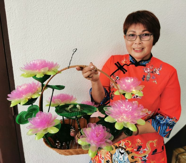 柔:今日面谱(3月7日见报):手艺人罗小梅制环保手工艺品,义务修复神像文物