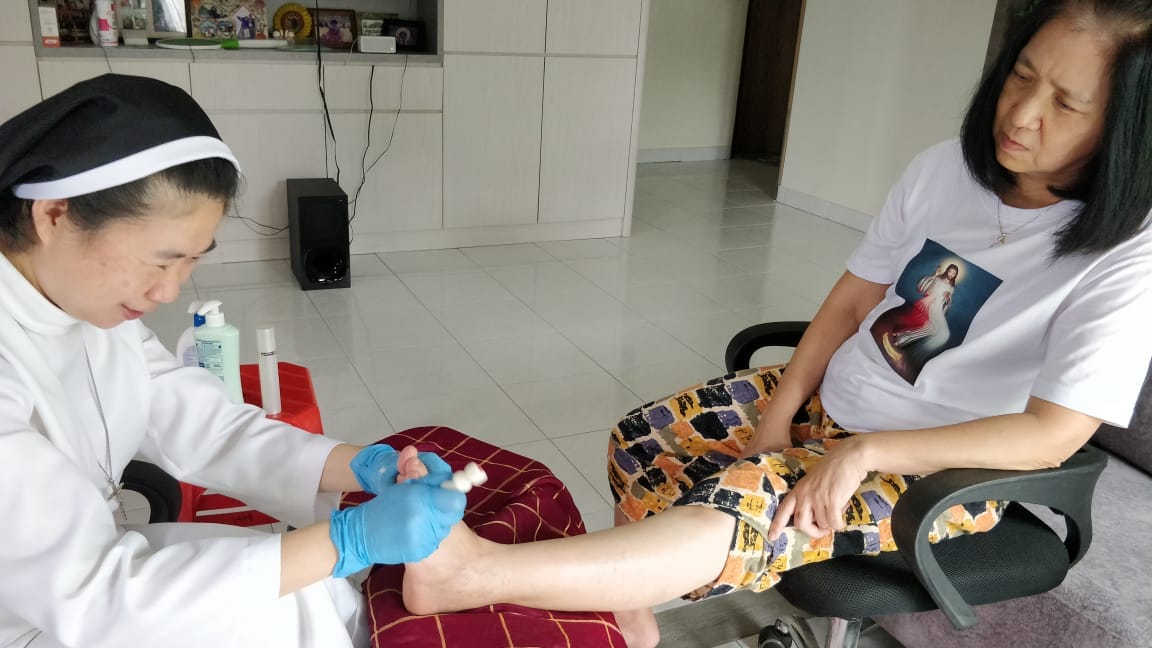 柔：善心美事（3月20日见报）：“授人以鱼，不如授人以渔” 汤燕芬蔡琼香足疗法助人也鼓励病患自学自疗