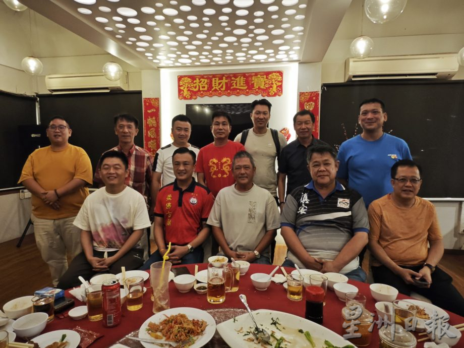 柔：封底：这些人那些事：新甘光渔寮尾