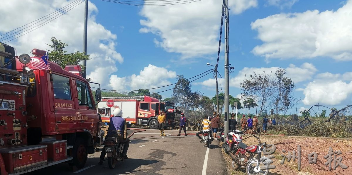 柔:巴罗首都花园草芭一连两日着火