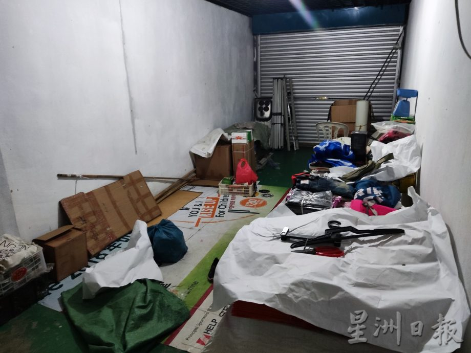 柔:新闻:巴刹仓库锁头遭剪 事主称10年来第一次