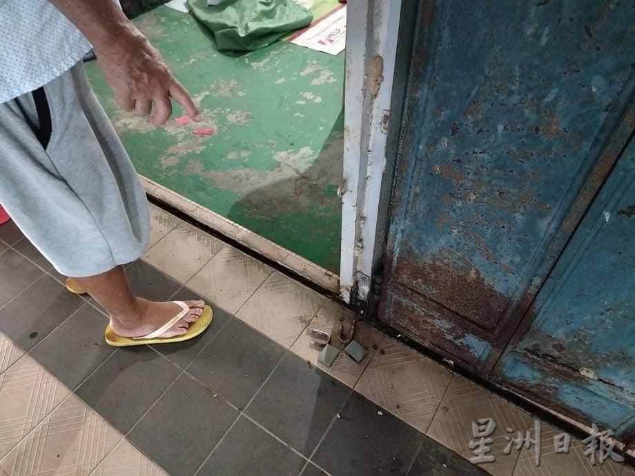 柔:新闻:巴刹仓库锁头遭剪 事主称10年来第一次