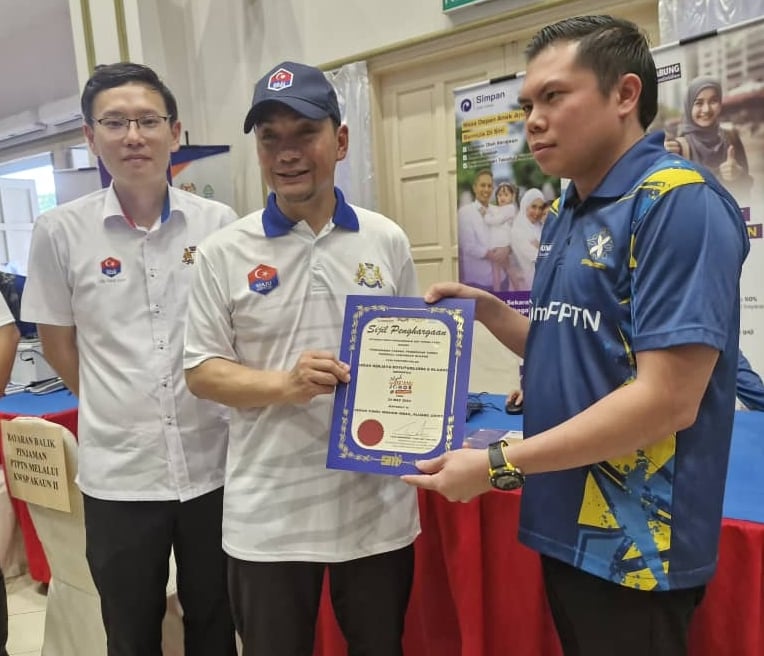 柔:新闻:翁哈菲兹:州政府将为青年举办更多活动 体现出对青年人的关心