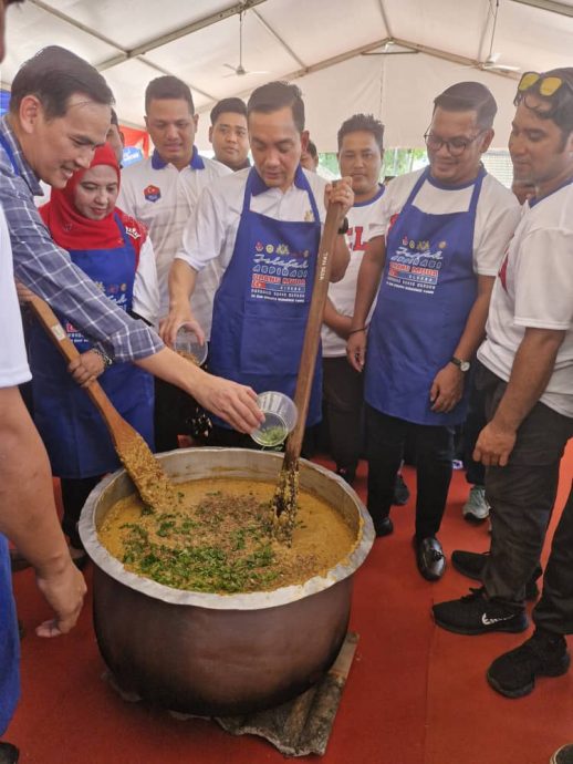 柔:新闻:翁哈菲兹:州政府将为青年举办更多活动 体现出对青年人的关心