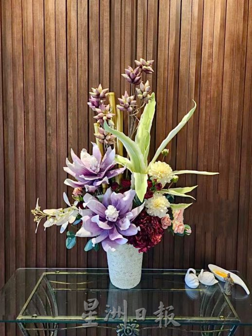 柔：时尚记事簿：弄花香满衣  花艺师巧手创高雅生活情趣
