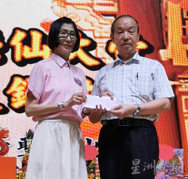 柔:柔古庙洪仙大帝大锣鼓队 连10小时“咚咚锵”显耐力
