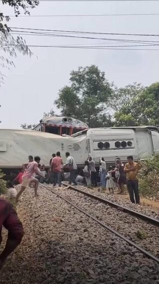 柬埔寨菩萨省发生火车与客车相撞事故 已致46人受伤