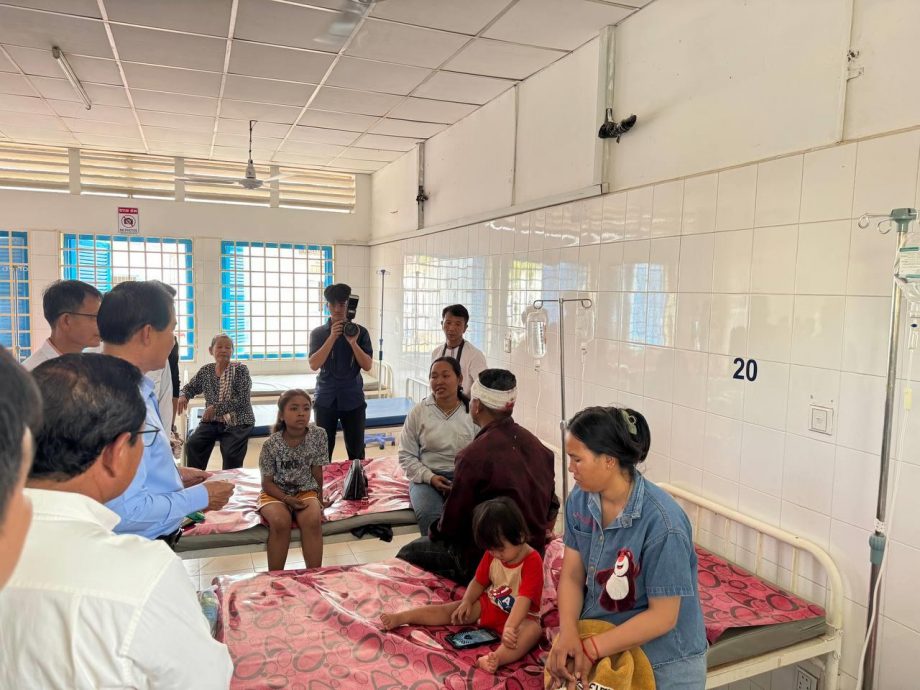 柬埔寨菩萨省发生火车与客车相撞事故 已致46人受伤