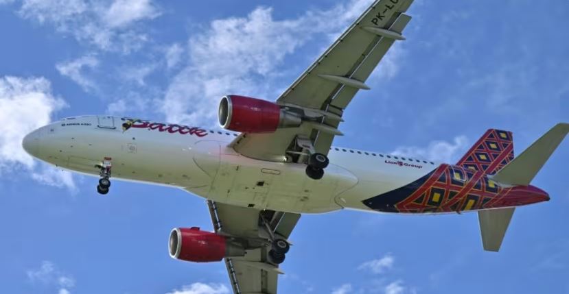 正副机长同时睡著 飞机惊险半小时无人驾驶 偏离轨道