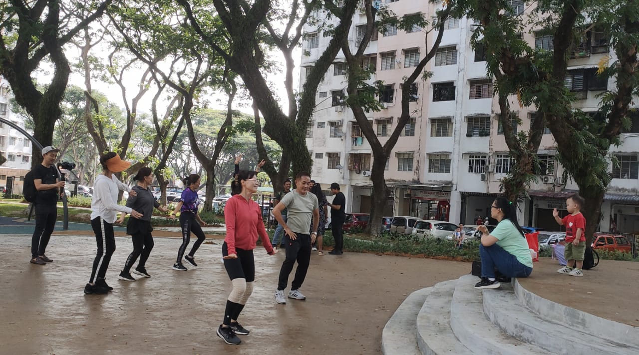 武吉占姆睦邻公园增设施 沈志勤促爱护公物环境