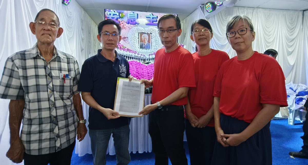 永别了！砂拉越著名书法家沈保耀老师。