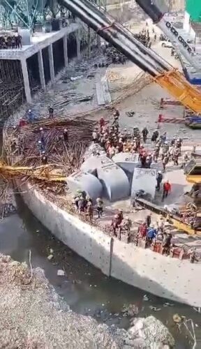 泰工厂施工期间起重机坠落 7名工人丧生