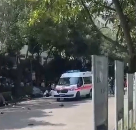 浙江台州一学校发生车辆冲撞人群　近10名学生受伤   