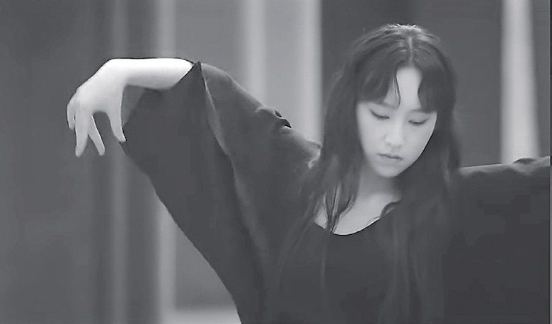 炎明熹新歌MV上线2小时急下架 歌迷怒轰粗制滥造